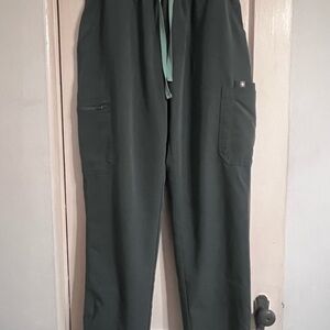 Woman’s Moss Figs cargo Pants